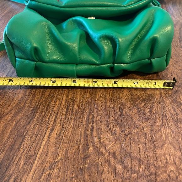 BAG- ZARA shoulder bag. Poofy Green. Long shoulder and poofy handle straps. - Picture 9 of 10